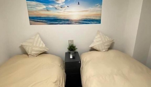 Habitación estándar con 2 camas individuales, vistas parciales al lago
