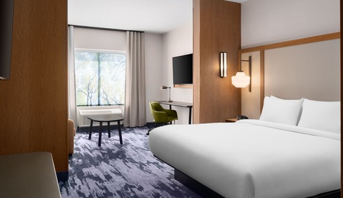 Suite, 1 cama de matrimonio grande con sofá cama, vistas a la ciudad (Hearing Accessible)
