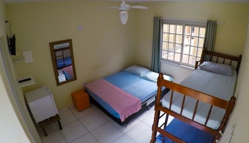 Habitación cuádruple estándar, baño privado, vistas al patio