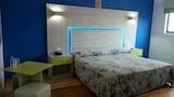 Classic Room, 1 King Bed, Courtyard View