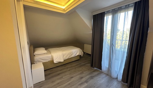 Habitación básica, balcón, vistas al jardín