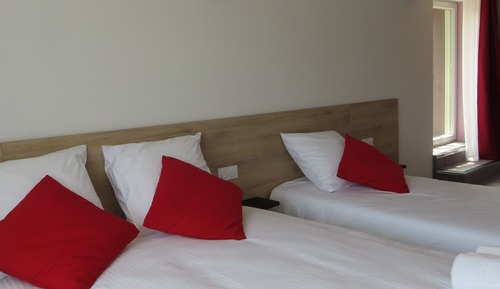 Habitación Confort con 2 camas individuales, balcón