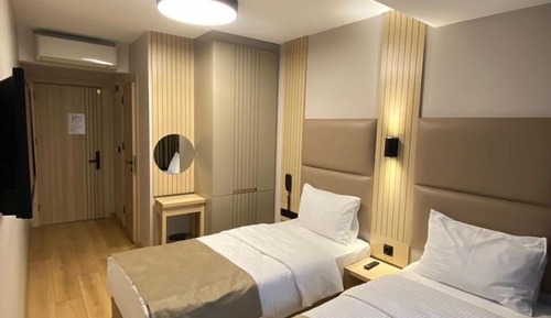 Habitación básica con 2 camas individuales