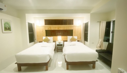 Habitación triple Deluxe, varias camas, vistas al jardín