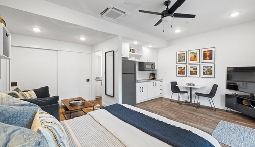 Estudio, 1 cama de matrimonio con sofá cama, patio, vistas a la ciudad