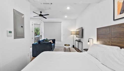 Estudio, 1 cama de matrimonio con sofá cama, patio, vistas a la ciudad