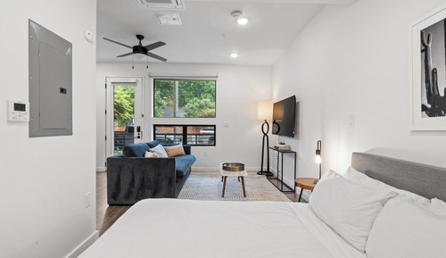 Estudio, 1 cama de matrimonio con sofá cama, patio, vistas a la ciudad