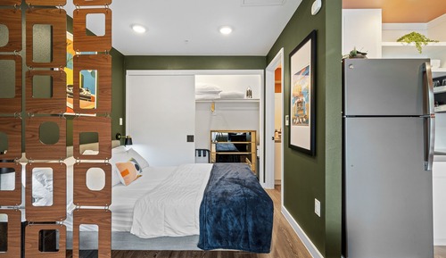Estudio, 1 cama de matrimonio con sofá cama, patio, vistas a la ciudad