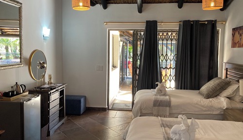 Habitación Deluxe con 1 cama doble o 2 individuales, baño privado, vistas a la piscina