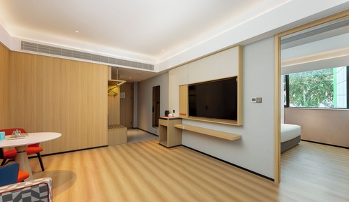 Suite, 1 cama de matrimonio grande, vistas a la ciudad