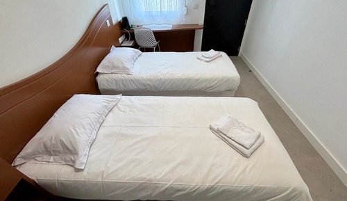Habitación con 2 camas individuales