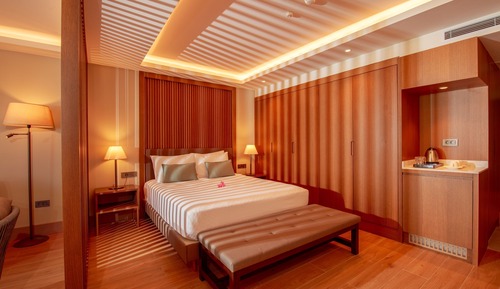 Suite superior, no fumadores, vistas a la piscina