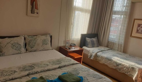 Habitación Deluxe con 2 camas individuales, 1 cama doble, vistas al mar