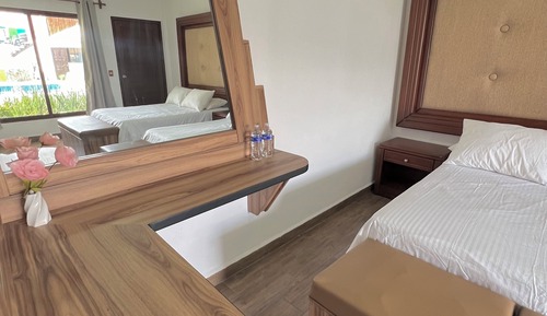 Habitación cuádruple básica, vistas al jardín