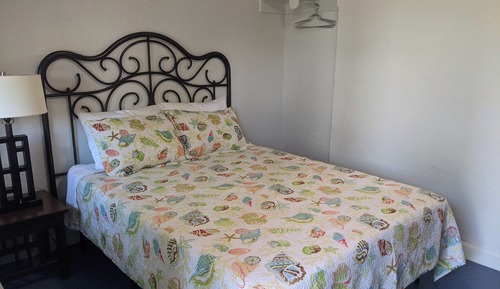 Habitación básica, 1 cama de matrimonio, no fumadores, vistas a la piscina