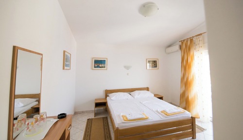 Habitación con 1 cama doble o 2 individuales, no fumadores, balcón