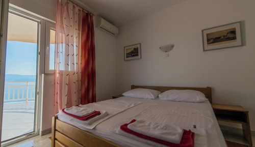 Habitación, balcón, vistas al mar