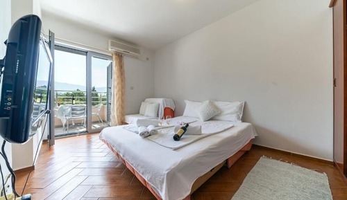 Habitación triple básica, balcón, vistas a la ciudad