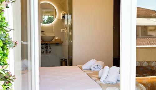 Habitación Confort doble, 1 cama doble, balcón