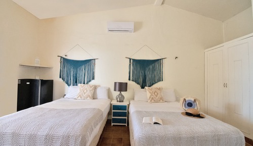 Habitación tradicional doble, 2 camas de matrimonio, frente a la playa