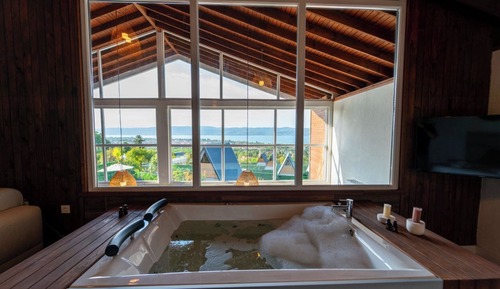 Villa familiar, piscina privada, vistas al lago