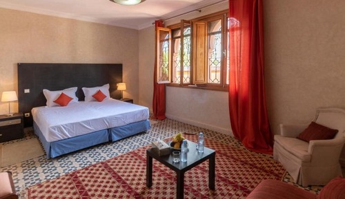 Habitación triple, vistas a la ciudad
