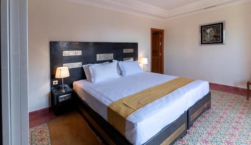 Habitación con 1 cama doble o 2 individuales, vistas a la ciudad