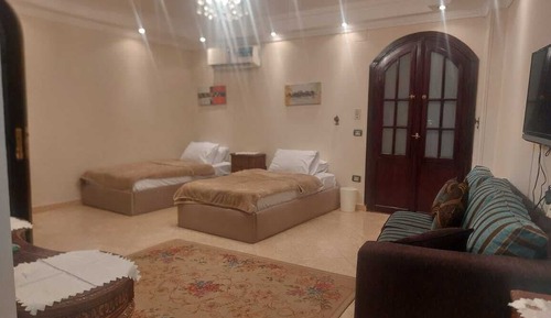 Habitación básica con 1 cama doble o 2 individuales, patio, vistas al jardín