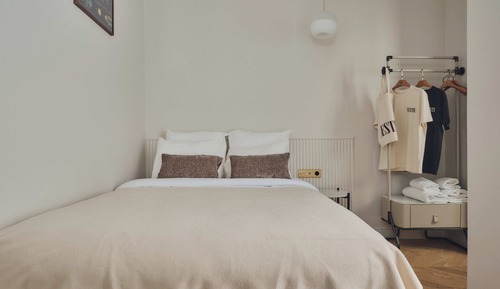 Studio Deluxe - Moon 101