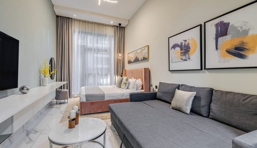 Estudio de diseño, 1 cama de matrimonio con sofá cama, cocina, vistas al patio