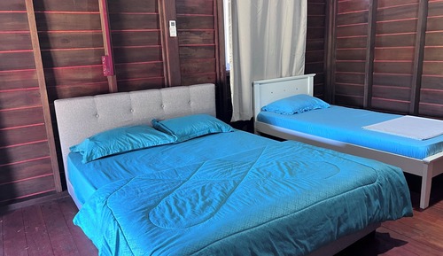 Habitación triple, baño privado