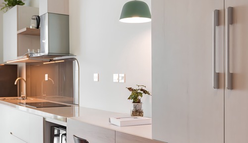 Suite estudio estándar, 1 cama de matrimonio grande, balcón, vistas a la ciudad