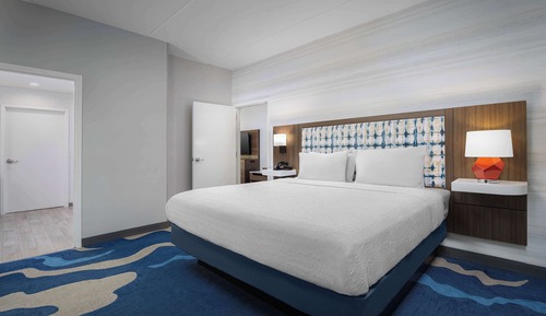 Suite, 1 cama de matrimonio grande (Mobility & Hearing, Roll-in Shower)