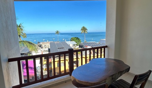 Suite básica, balcón