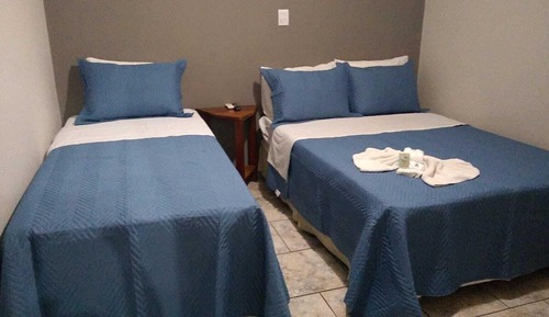 Habitación estándar con 1 cama doble o 2 individuales, vistas a la ciudad
