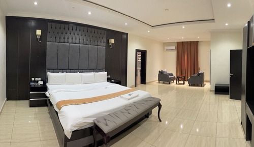 Suite presidencial, 1 cama de matrimonio grande, cocina, vistas a la piscina