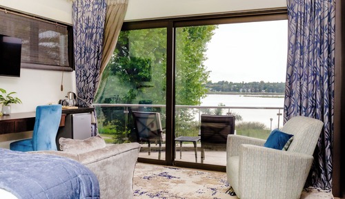 Habitación Premium con 1 cama doble o 2 individuales, vistas al lago