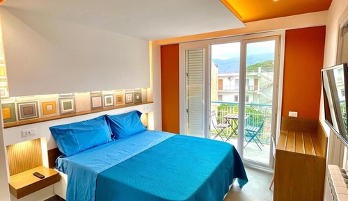 Habitación de diseño con 1 cama doble o 2 individuales, vistas a la montaña