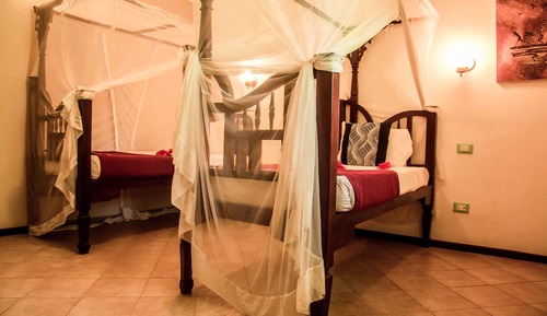 Habitación Deluxe, vistas al jardín (Family - King and Twin Bed)