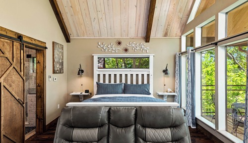 Casa exclusiva en un árbol, 1 cama de matrimonio grande, vistas al campo de golf