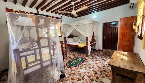 Habitación superior, vistas a la piscina