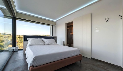 Habitación panorámica con 1 cama doble o 2 individuales, vistas a la piscina