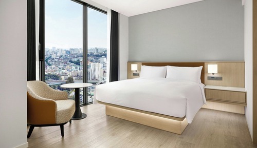 Suite, 1 cama de matrimonio grande, vistas a la ciudad, en esquina