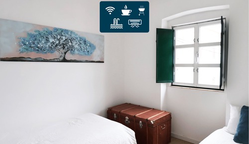 Habitación básica con 2 camas individuales