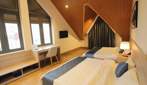 Habitación cuádruple Deluxe, vistas a la colina