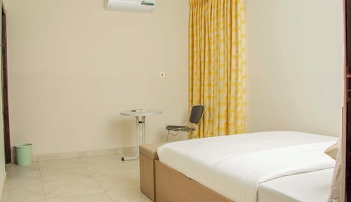 Habitación económica, 1 cama de matrimonio, vistas a la piscina