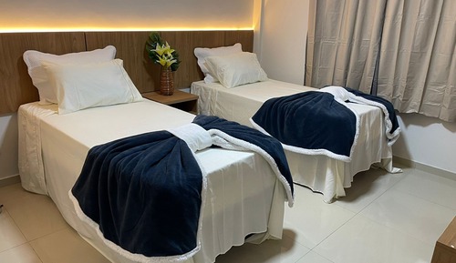 Habitación clásica con 2 camas individuales, vistas a la ciudad
