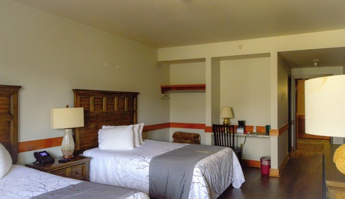 Habitación básica, 2 camas de matrimonio, vistas a la montaña
