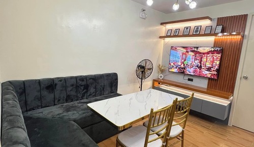 Apartamento familiar, balcón, vistas parciales al mar