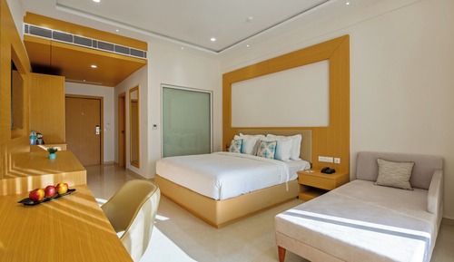 Habitación familiar con 1 cama doble o 2 individuales, vistas al jardín